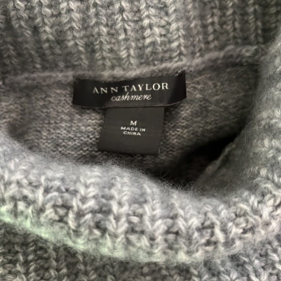 Ann Taylor Gray-Marled Cashmere Turtleneck Sweater, M, Excellent Condition. - Picture 7 of 10